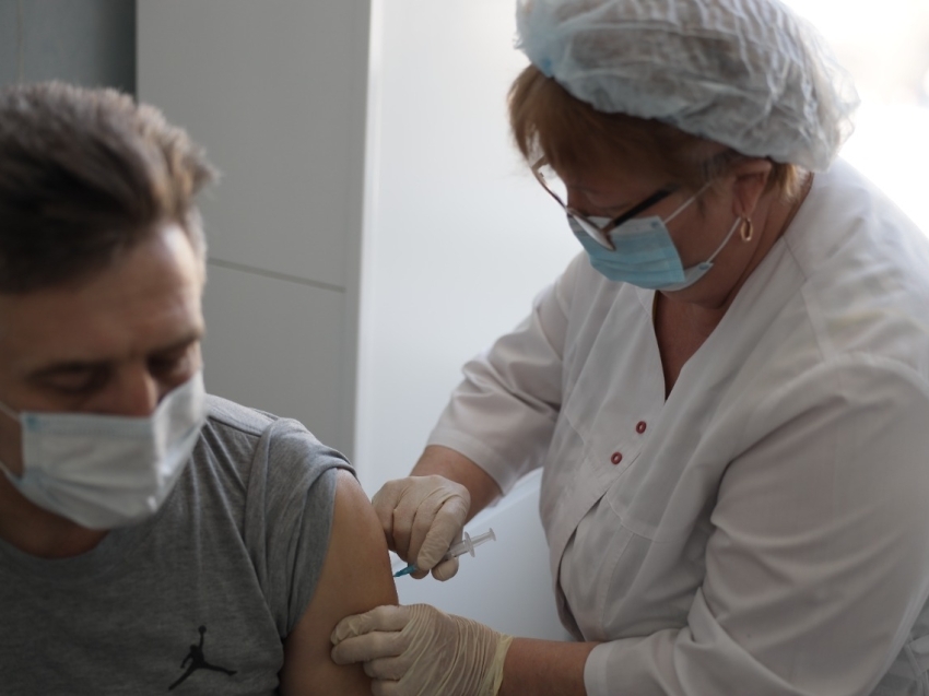 ​Минздрав: На повторную вакцинацию против COVID-19 можно записаться с 1 сентября в Забайкалье 